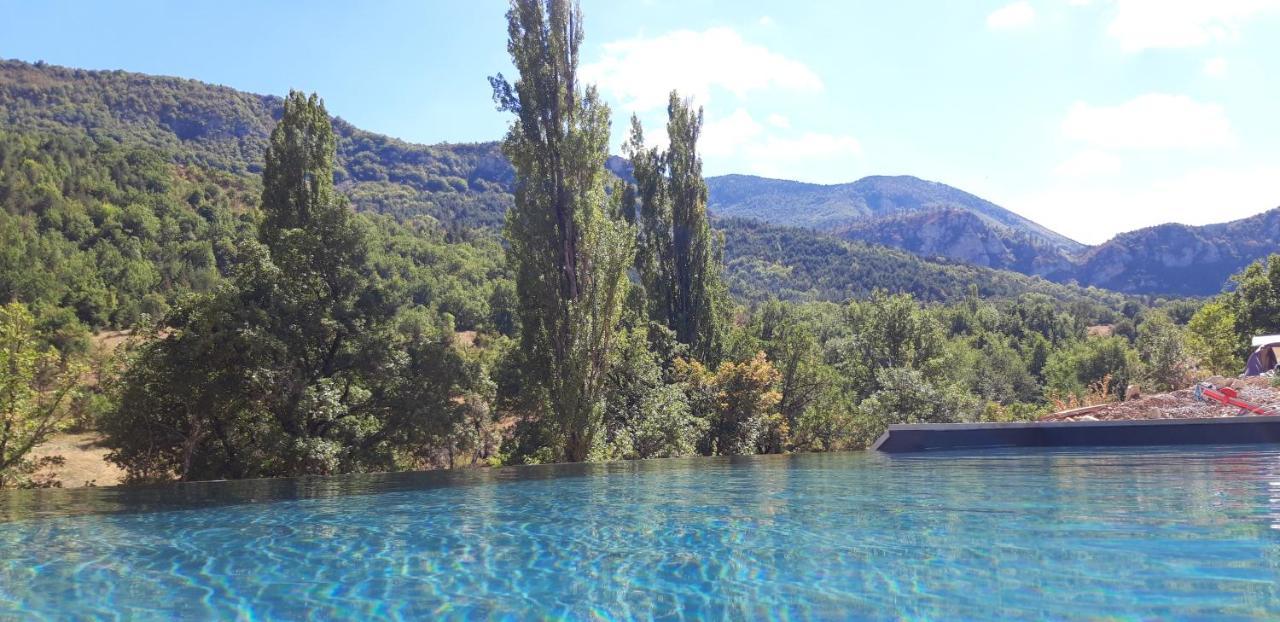 Les Costoliers Hébergement de vacances Châteauneuf-Miravail